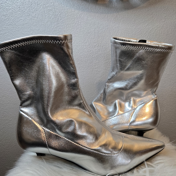 Abound Erin Faux Leather Silver Ankle Boots - New Sz 8.5 - Picture 2 of 12